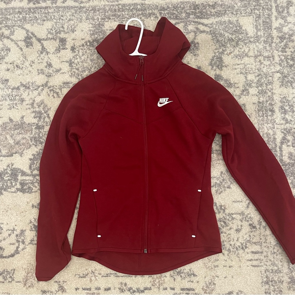 NIKE MAROON TECH FLEECE